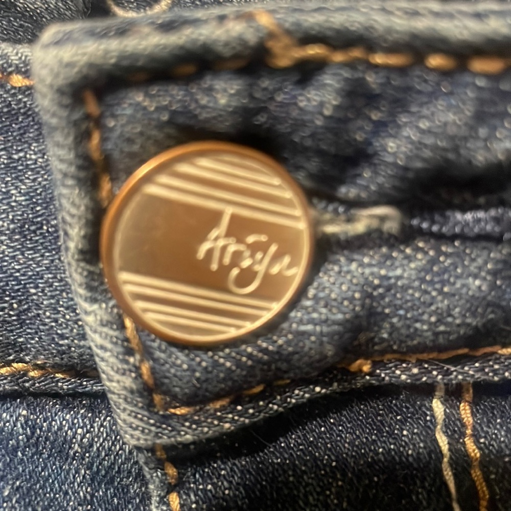 Ariya Jeans - Picture 7 of 15